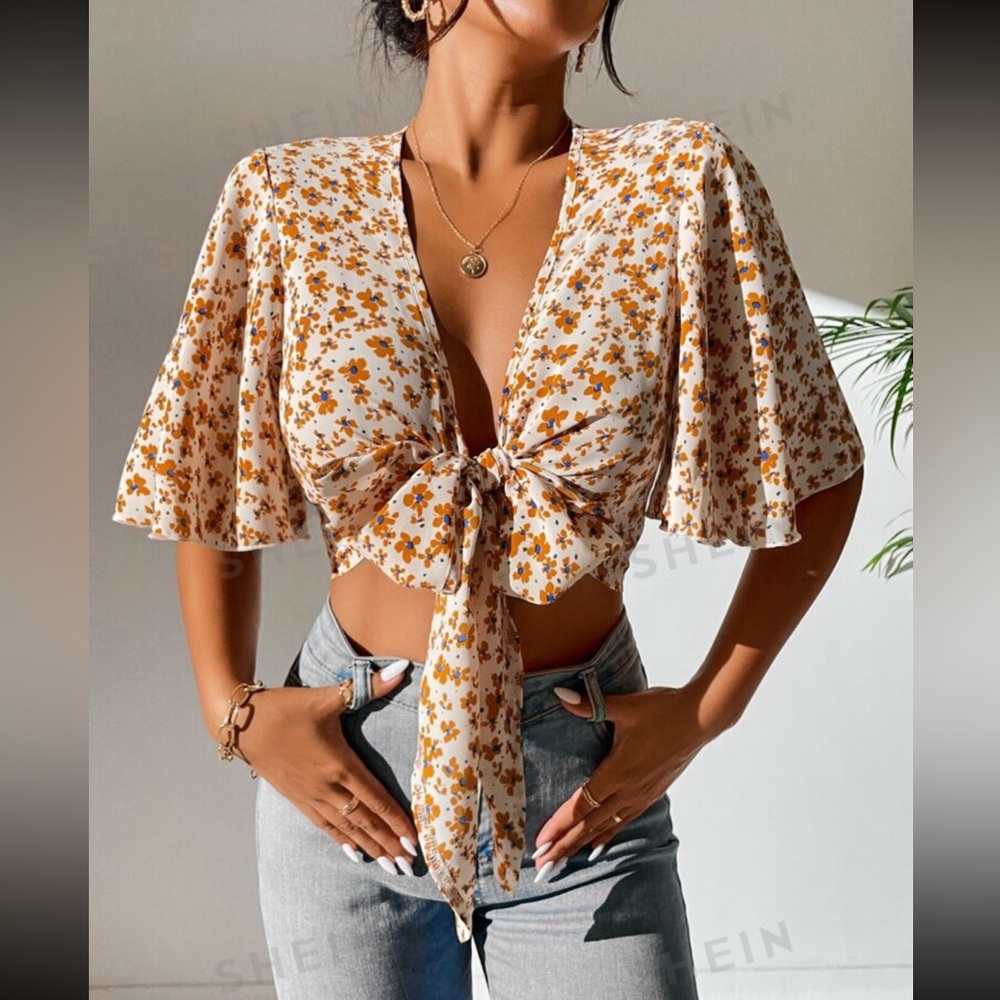 NWOT Floral Tie-Front Crop